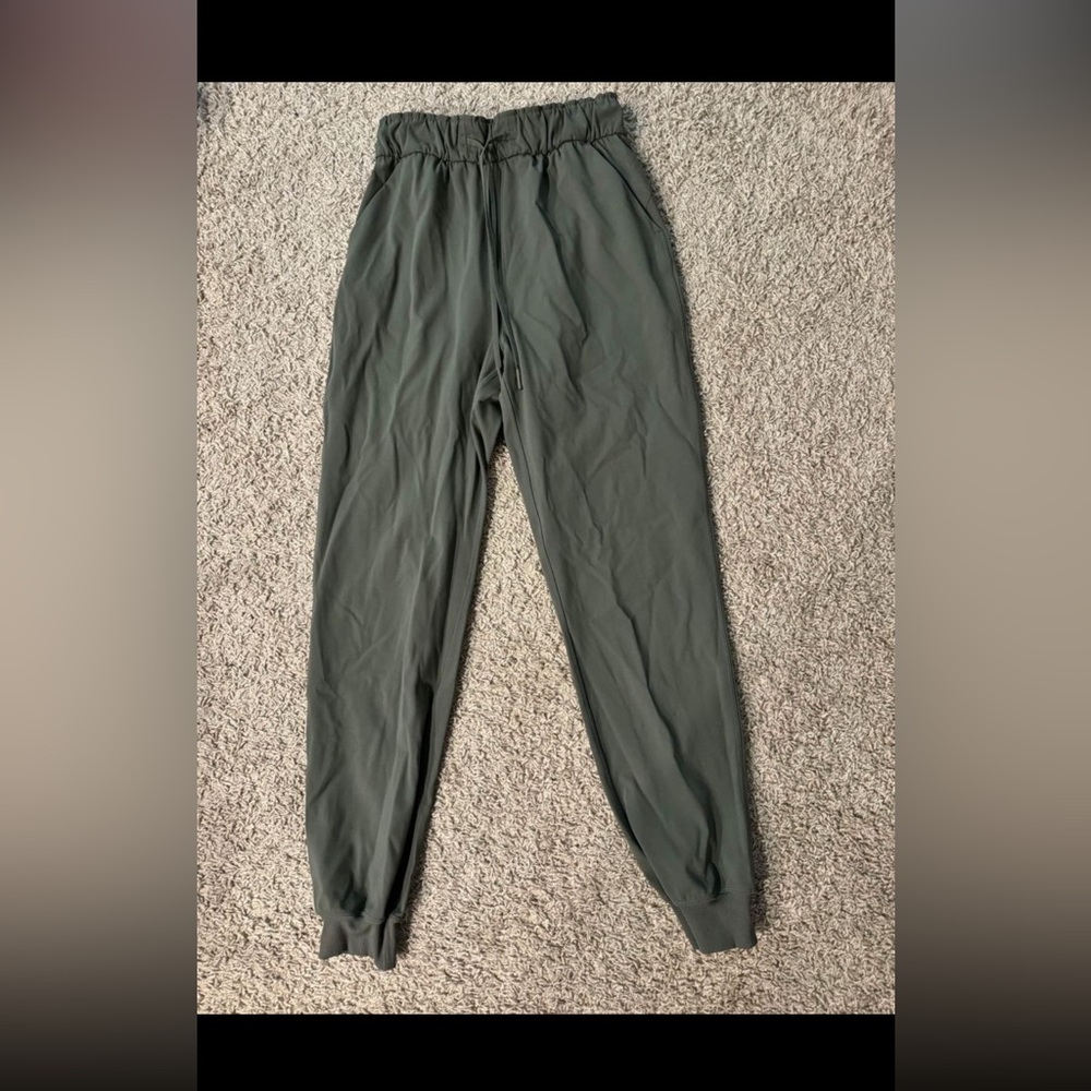 Lululemon joggers size 4